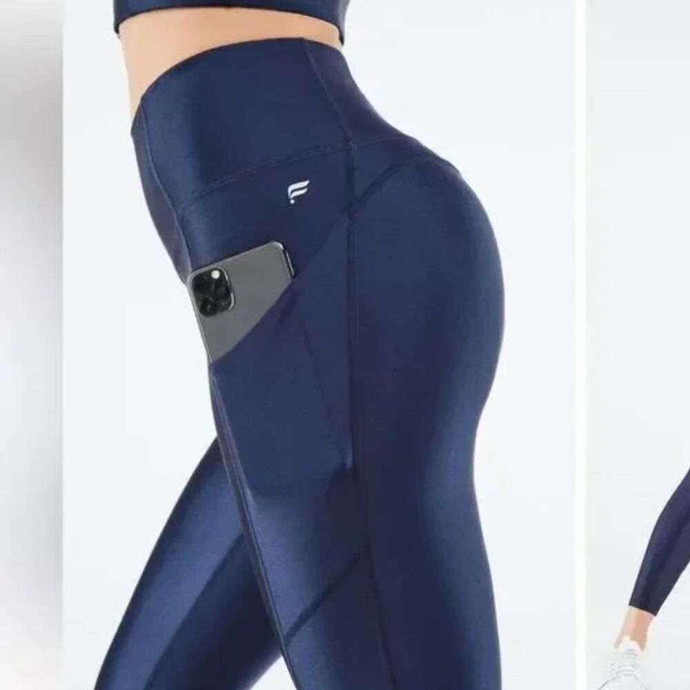 Fabletics Oasis PureLuxe High Waisted Shine Fabric 7/8 Legging Pants Sz Medium - Picture 2 of 7